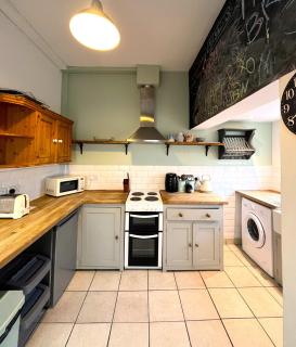 Charming cottage retreat with garden - sleeps 12 - 2