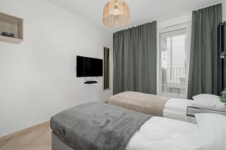 Studio with Balcony in Poznan by Noclegi Renters - Poznań - 4