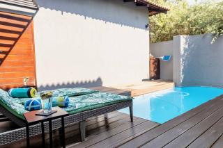 Modern Large 5 bedroom Villa in Pecanwood Golf Estate - Hartbeespoort - 1