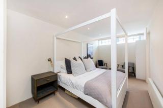 3-Bed Mews House, Battersea - 8