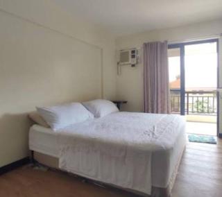 2BR Condo With Pool - Manila - 8