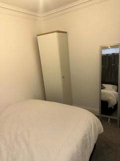 Double Room in a cosy house in Pitsea - 7