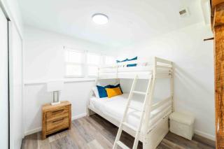 Luxurious Ranch stay with Hottub! - - 8