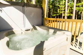 Luxurious Ranch stay with Hottub! - - 1