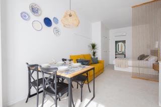 FLORIT FLATS - Ceramic Home - 4 Guest - AC WiFi - Near Sorolla Train Station - 5