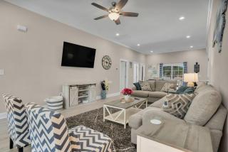 Charming Beach House Short Walk To Beach - 4