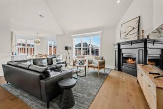 Apollo House-Amazing Location in Rogers-Sleeps 11 - Rogers - 0