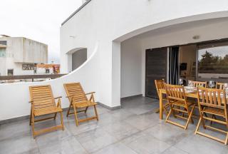 Magnificent Beach Apartment - 4