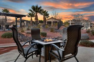 33| Poolside Retreat in St George with 3 Deck Views - Santa Clara - 7