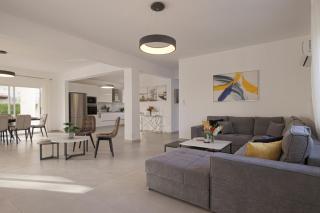 Grand Villa Baci - Coral Bay - 6