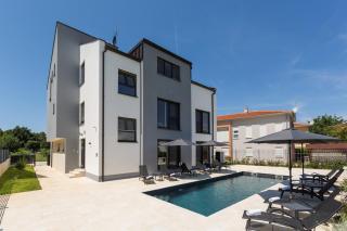 Villa Matic apartment with balcony and shared pool - Funtana - 0