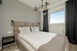 Exclusive River View Apartment with Balcony & FREE GARAGE by Renters Prestige - Wrocław - 8
