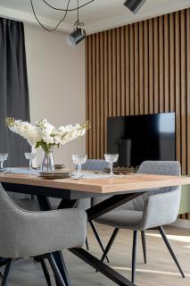Exclusive River View Apartment with Balcony & FREE GARAGE by Renters Prestige - 2