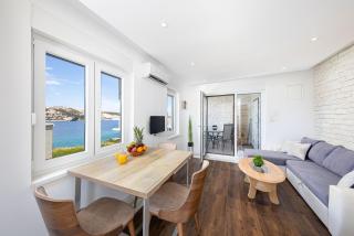 Seaview Apartments - 4