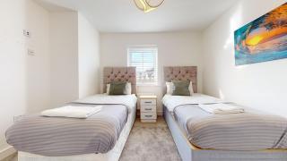 Tms Lovely 5-Bed House in Stanford-le-Hope - Stanford-le-Hope - 9