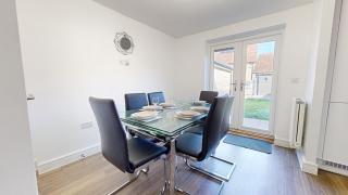 Tms Lovely 5-Bed House in Stanford-le-Hope - Stanford-le-Hope - 2