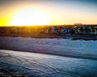 Oceanfront at The Dawns - Galveston - 4