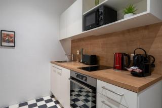 Practical 1BR Flat by Center by HM - Wenen - 1