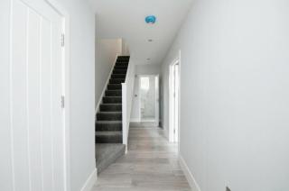 Stunning 2-Bed Apartment in Barking - Barking - 3