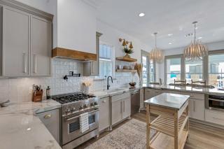 Luxury Beach House Glow in dark golf Game Room - 7