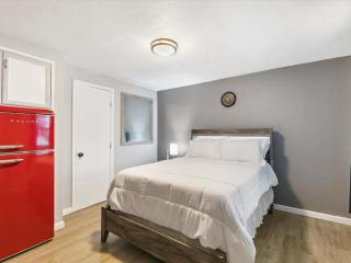 Charming Retro Property #3! - Sparks - 0