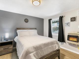 Charming Retro Property #3! - 8