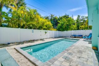 Beach Cottage with Heated Pool Short Walk to Beach - Holmes Beach - 0