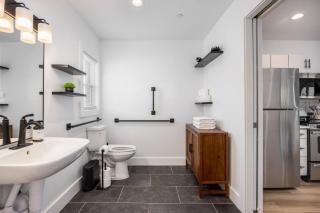 Stylish Condo in Hillsboro Village 3 Beds and Parking - Nashville - 2