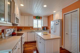 Come enjoy the Private Dock and Heated Pool just a short walk from the White Sandy Beaches - Anna Maria - 2