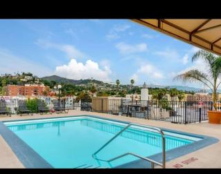 Hollywood 1Bed Apt w Rooftop pool & Panoramic View - 0