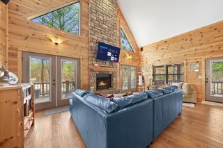 New Creekside Cabin w Spa + Views Sleeps 12 - Broken Bow - 9