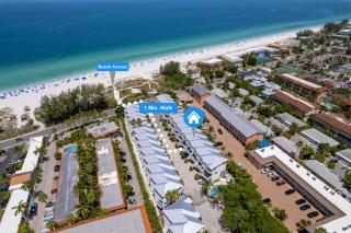 Updated 3 Bedroom Townhome, Steps to the Beach with Views from the Balcony - 8