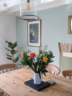 Charming coastal cottage - pet friendly! - 1