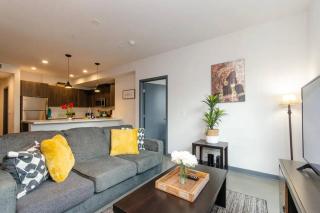 Cozy 3bed Condo with balcony & a rooftop pool - Los Angeles - 2