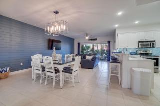 Luxury Condo near White Sandy Beaches - 2 Min Walk - Bradenton Beach - 6