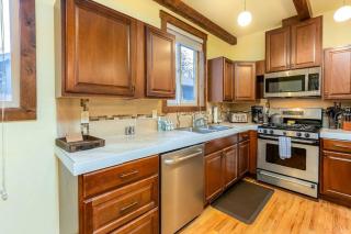 Walk to Everything Bikes AC Dog Friendly - 7