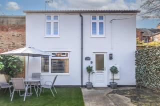 Rugby Coach House, Central location, 5 star rating - 7