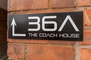 Rugby Coach House, Central location, 5 star rating - 3