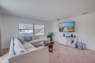 Two-unit home on AMI, 40 steps to beach entrance - 5