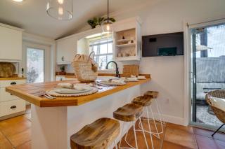 Cozzi Cottage located only steps to the white sandy beaches complete with rooftop terrace - Holmes Beach - 4