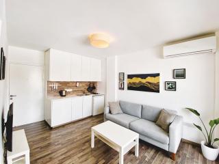Modern studio in City Center, 5min from Beach - 5
