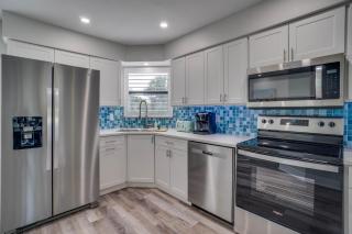 Fully Remodeled Steps to the Beach - Amazing Tropical Sunsets - Holmes Beach - 6