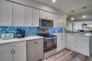 Fully Remodeled Steps to the Beach - Amazing Tropical Sunsets - Holmes Beach - 5
