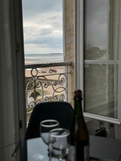 Sunny Apt on D-Day Beach with Parking - Saint-Côme-de-Fresné - 5