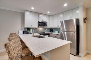 Cozy Condo less than 3 min walk to White Sandy Beaches - Holmes Beach - 3