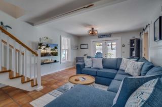 Large Heated Pool with Entertainment Room for the Family - Holmes Beach - 0