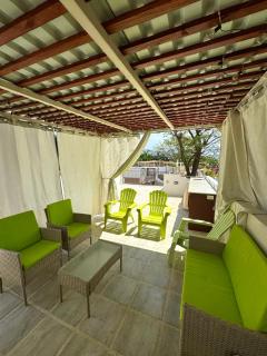 Parakeet Paradise 2nd Floor Condo With Rooftop - 9