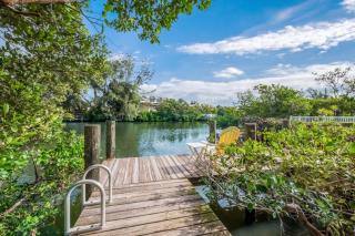 Canal Front Home with Large Boat Dock, 3 Min Walk to Beach - Anna Maria - 0