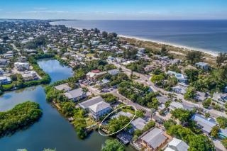 Canal Front Home with Large Boat Dock, 3 Min Walk to Beach - Anna Maria - 8