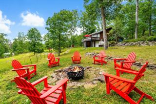 Modern Cabin w Mountain View Hot Tub & Fire Pit - Morton Grove - 7